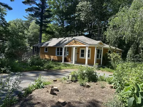 154 Lingan St, Halifax, MA 02338