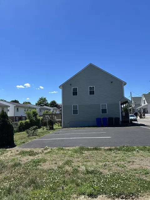 Exterior - 35-37 Pine St Ct, Springfield, MA 01105 photo 3 of 6