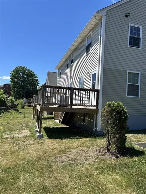 Exterior - 35-37 Pine St Ct, Springfield, MA 01105 photo 2 of 6