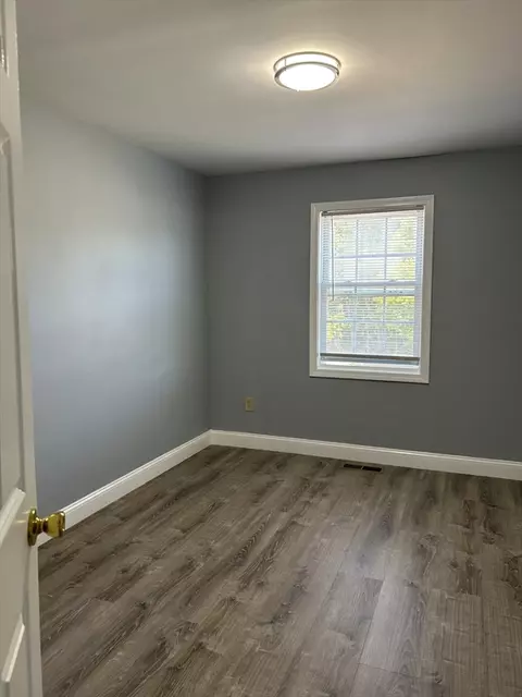 Bedroom - 35-37 Pine St Ct, Springfield, MA 01105 photo 4 of 4