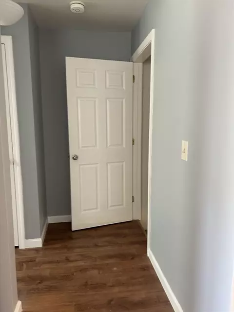 Entry Way - 35-37 Pine St Ct, Springfield, MA 01105 photo 3 of 3