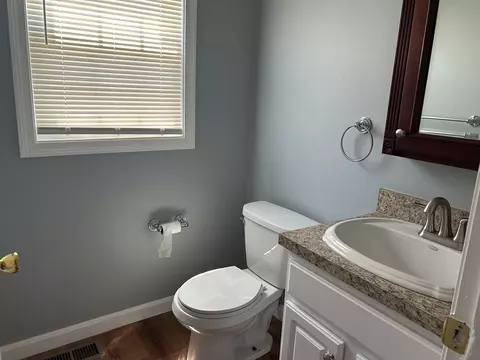 Bath - 35-37 Pine St Ct, Springfield, MA 01105 photo 3 of 3
