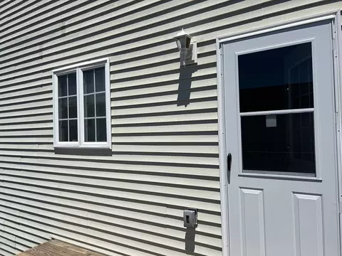 Exterior - 35-37 Pine St Ct, Springfield, MA 01105 photo 6 of 6
