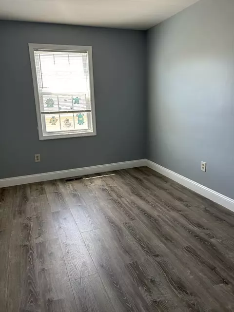 Bedroom - 35-37 Pine St Ct, Springfield, MA 01105 photo 2 of 4