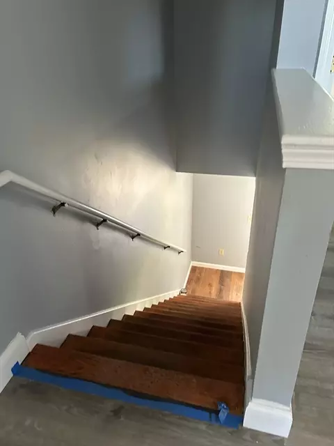 Entry Way - 35-37 Pine St Ct, Springfield, MA 01105 photo 2 of 3