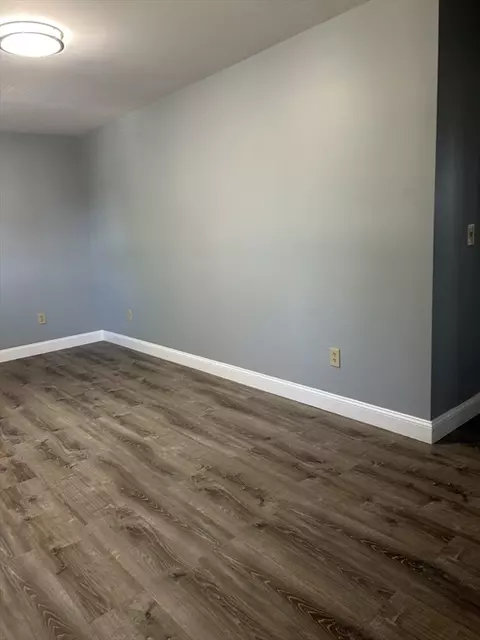 Living - 35-37 Pine St Ct, Springfield, MA 01105 photo 2 of 3