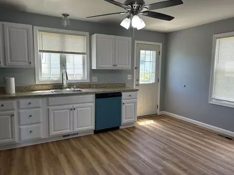 Kitchen - 35-37 Pine St Ct, Springfield, MA 01105 photo 2 of 5