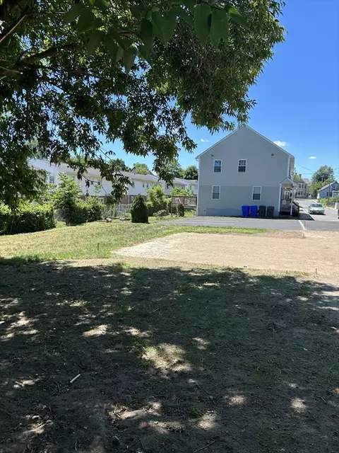 Exterior - 35-37 Pine St Ct, Springfield, MA 01105 photo 5 of 6