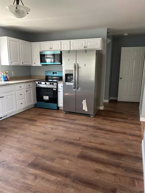 Kitchen - 35-37 Pine St Ct, Springfield, MA 01105 photo 5 of 5