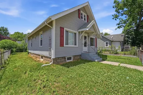 Exterior - 136 Maynard St, Springfield, MA 01109 photo 5 of 7