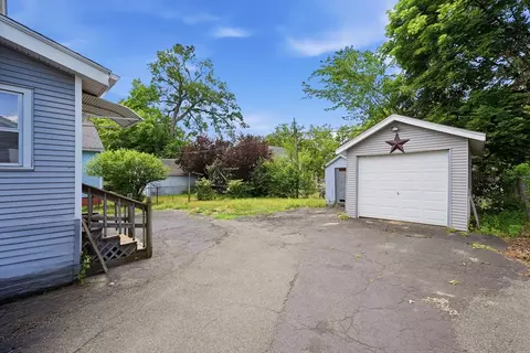 Exterior - 136 Maynard St, Springfield, MA 01109 photo 6 of 7