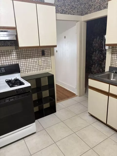Kitchen - 136 Maynard St, Springfield, MA 01109 photo 1 of 2