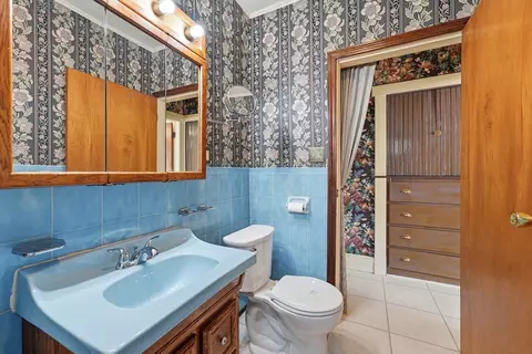 Bath - 136 Maynard St, Springfield, MA 01109 photo 3 of 3