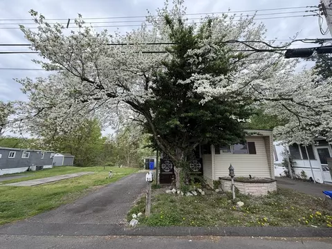 31 Rivermead, East Hartford, CT 06118