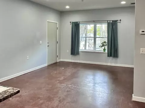 Living - 20 Willliam St #8, Worcester, MA 01609 photo 1 of 3