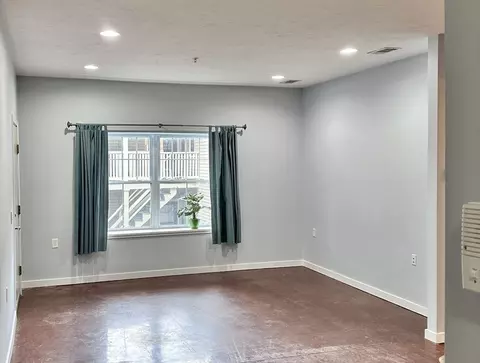 Living - 20 Willliam St #8, Worcester, MA 01609 photo 2 of 3