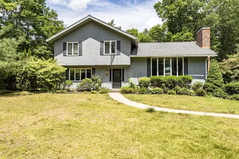 18 Annasnappitt Dr, Plympton, MA 02367