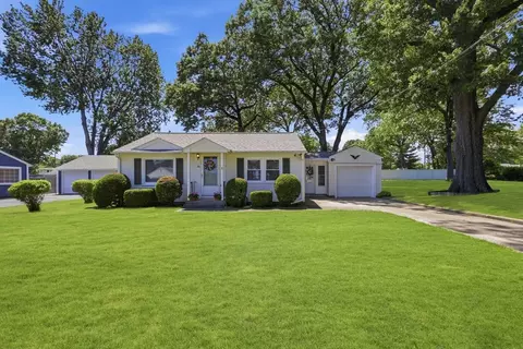 20 Bourbeau St, Chicopee, MA 01020
