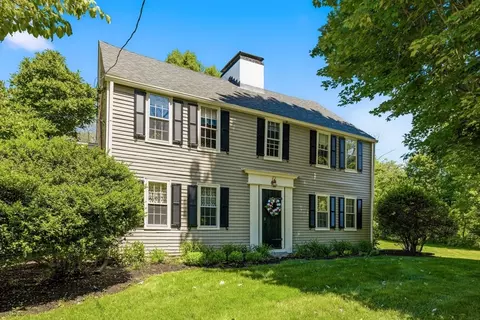 100 Turkey Hill Rd, Newburyport, MA 01950