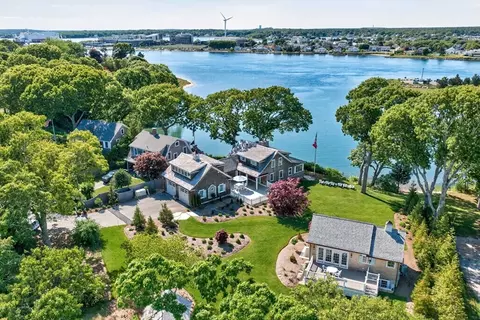 2 Jefferson Rd, Bourne, MA 02532