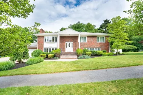 5 Albemarle Rd, Norwood, MA 02062