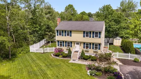 42 Hale St, Newburyport, MA 01950
