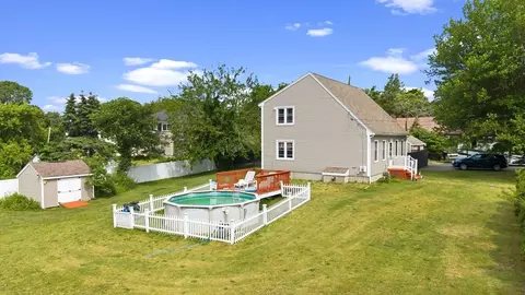 55 John St, Acushnet, MA 02743 photo 2