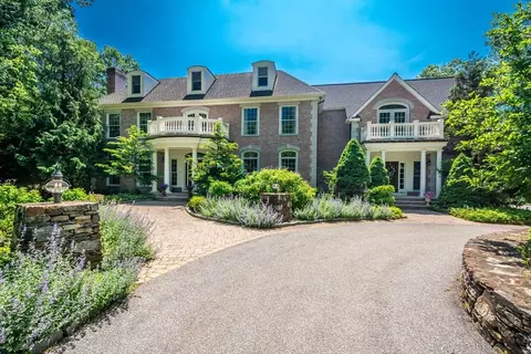 4 Wren Cir, North Reading, MA 01864
