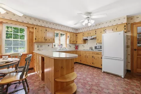 Kitchen - 104 Jackson Dr, Raynham, MA 02767 photo 4 of 5