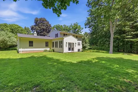 Exterior - 104 Jackson Dr, Raynham, MA 02767 photo 6 of 9