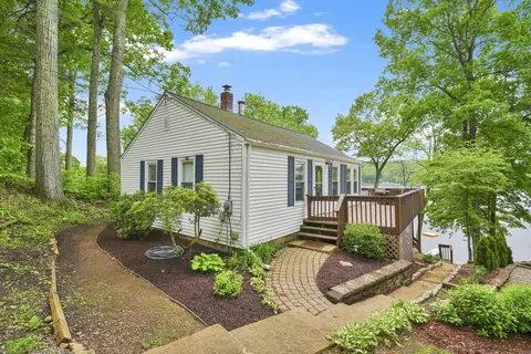 12 Forest Ct, Holland, MA 01521