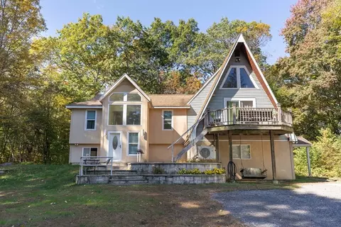 68 Lyon Rd, West Brookfield, MA 01585