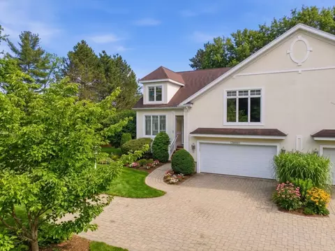 2 Dove Ln, Andover, MA 01810