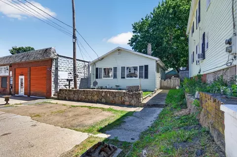Exterior - 157 Maplewood Ave, Gloucester, MA 01930 photo 2 of 4