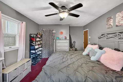 Bedroom - 157 Maplewood Ave, Gloucester, MA 01930 photo 2 of 6