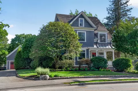33 Linden St, Wellesley, MA 02482