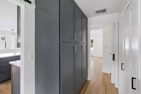 Entry Way - 40 Pine St, Hudson, MA 01749 photo 2 of 3