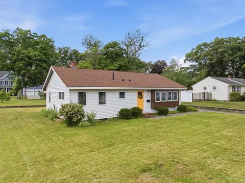 Exterior - 40 Pine St, Hudson, MA 01749 photo 8 of 8