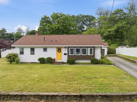 Exterior - 40 Pine St, Hudson, MA 01749 photo 2 of 8
