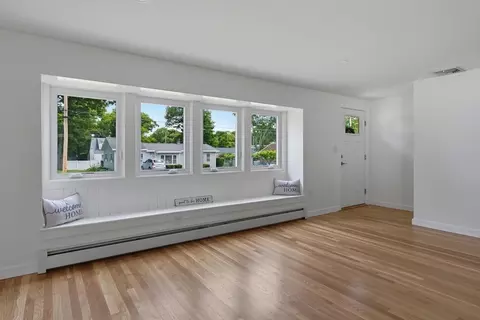 Living - 40 Pine St, Hudson, MA 01749 photo 2 of 3