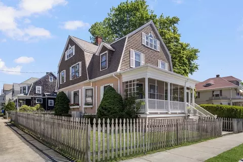 956 Maple St, Fall River, MA 02720