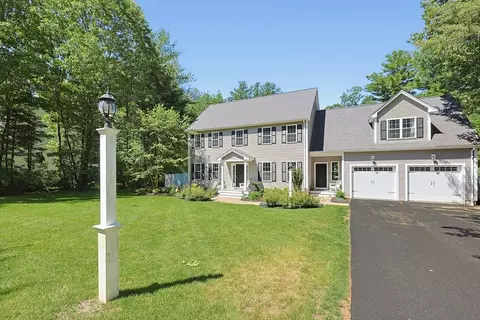 15 Oakhill Ave, Wrentham, MA 02093