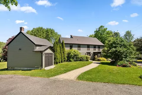 11 Old Cmn, Millbury, MA 01527