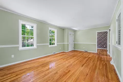 Living - 355 Boston Rd, Sutton, MA 01590 photo 6 of 9