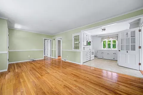 Living - 355 Boston Rd, Sutton, MA 01590 photo 7 of 9