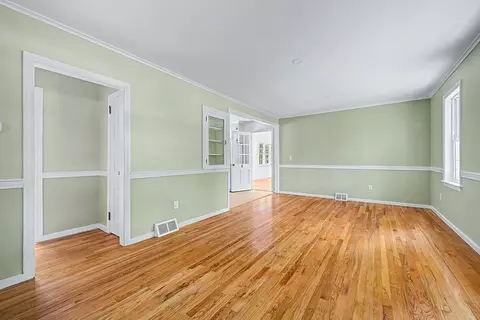 Living - 355 Boston Rd, Sutton, MA 01590 photo 8 of 9