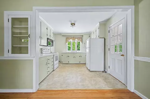 Kitchen - 355 Boston Rd, Sutton, MA 01590 photo 3 of 3