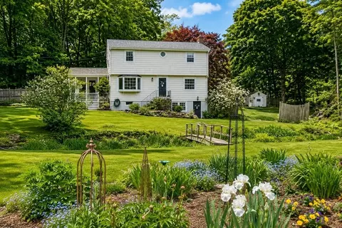 5 Pandora Dr, Groveland, MA 01834