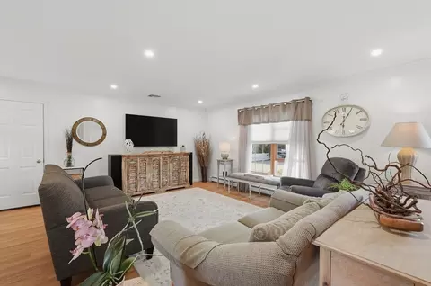 40 Salisbury St, Fall River, MA 02724 photo 5