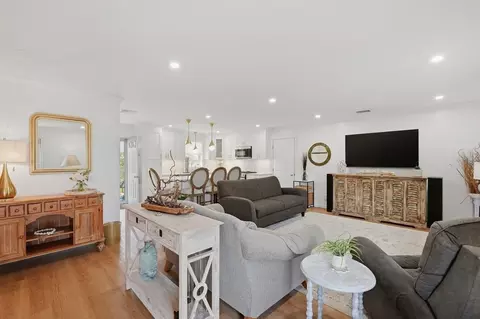 40 Salisbury St, Fall River, MA 02724 photo 3